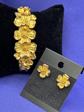 Set Gold-Tone Dogwood Flower Open Cuff Bracelet & Earrings